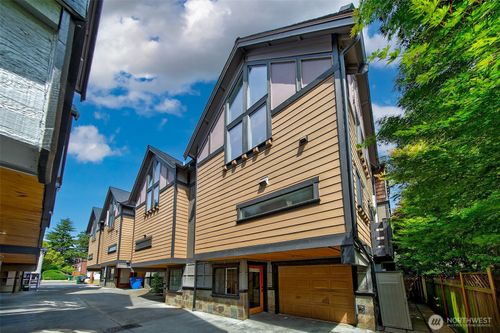 4314 Linden Ave N, Seattle, WA, 98103-7230 | Card Image
