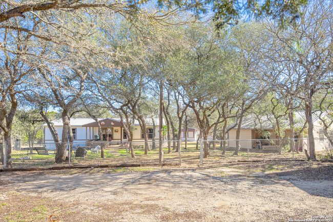 2121 Rolling River Vw, Home with 3 bedrooms, 3 bathrooms and null parking in Spring Branch TX | Image 4