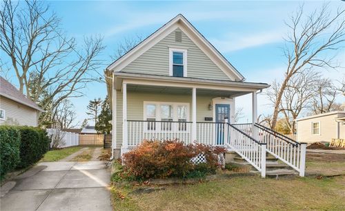 26 Glen St, Riverside, RI, 02915-2802 | Card Image