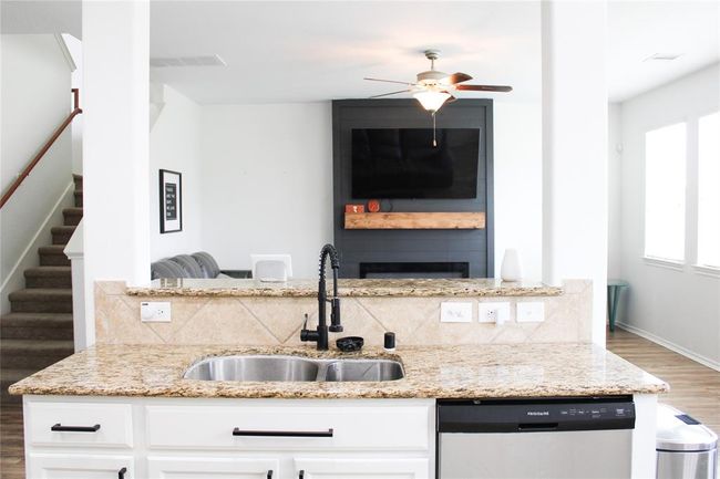 6867 Juniper Arbor Ln, House other with 4 bedrooms, 4 bathrooms and 2 parking in Dickinson TX | Image 13