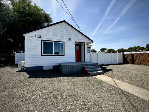 112 Se 15th Ave, Milton-Freewater, OR, 97862-1204 | Card Image