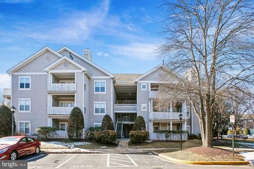 apt-34-14301 Grape Holly Grv, CENTREVILLE, VA, 20121-5833 | Card Image