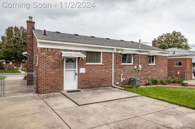 29313 Elmwood, Home with 3 bedrooms, 1 bathrooms and null parking in St. Clair Shores MI | Image 2