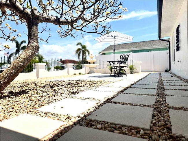 6524 Senegal Palm Way, House other with 3 bedrooms, 2 bathrooms and null parking in APOLLO BEACH FL | Image 6
