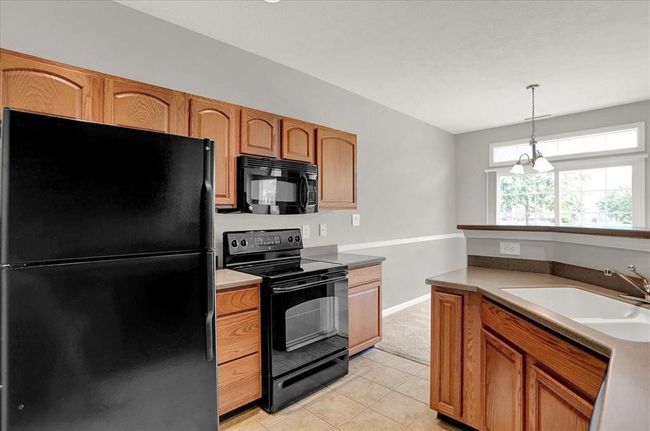 10905 Lemongrass Dr, Condo with 2 bedrooms, 3 bathrooms and null parking in Zionsville IN | Image 14