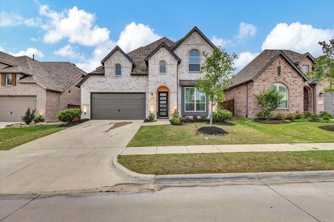 Come visit and fall in love with this gorgeous house! | Image 32