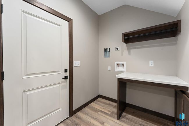 8619 W Shoreline Pl, Townhouse with 3 bedrooms, 3 bathrooms and null parking in Sioux Falls SD | Image 8