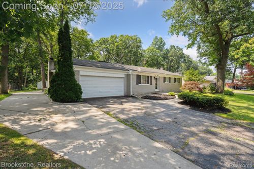 6055 Cramlane Dr, Clarkston, MI, 48346-2402 | Card Image