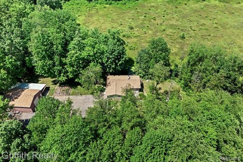 2493 Swarthout Rd, Pinckney, MI, 48169-9252 | Card Image