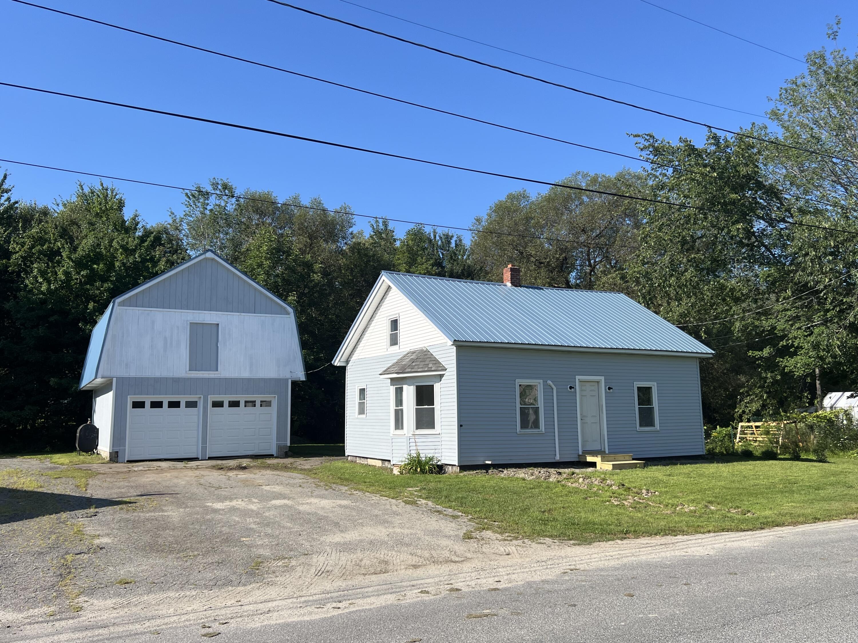 Ayer St, Lincoln, ME 04457
