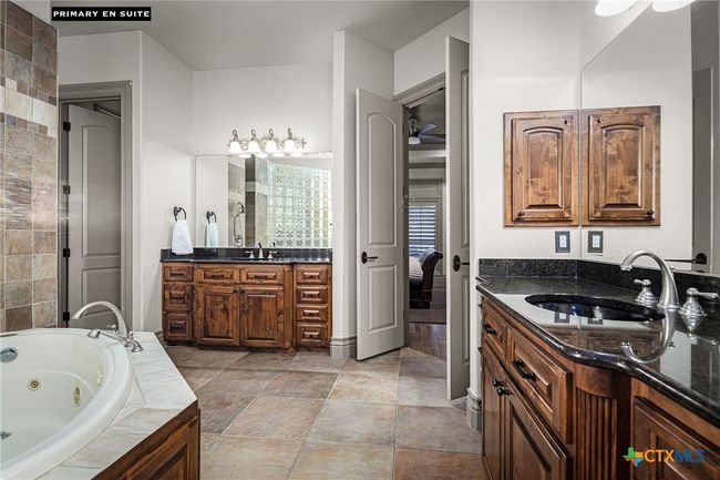 111 Western Oaks, House other with 4 bedrooms, 4 bathrooms and null parking in New Braunfels TX | Image 20