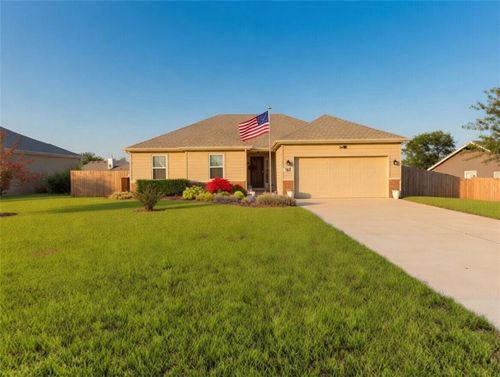 1001 Bluestem Dr, Baldwin City, KS, 66006-4208 | Card Image