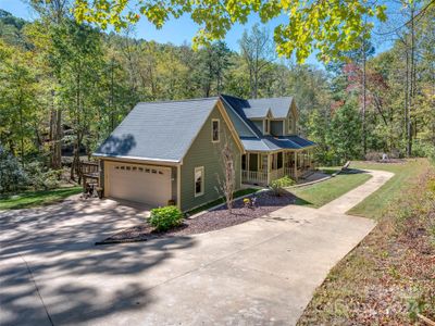 526 Rixhaven Drive, House other with 3 bedrooms, 2 bathrooms and null parking in Saluda NC | Image 3