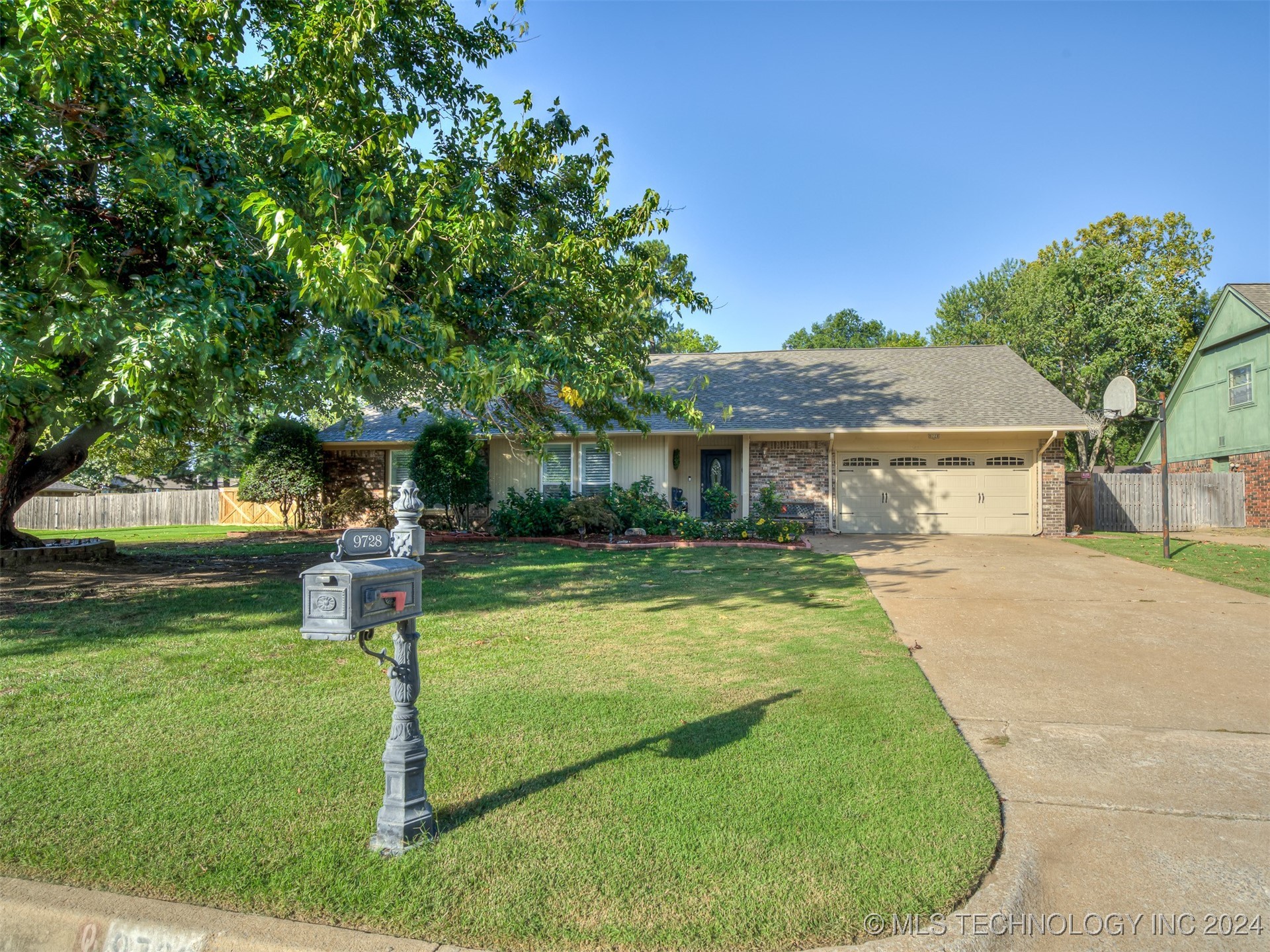 Lakewood Ave, Tulsa, OK 74137