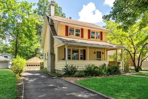 15 Oak St, Allendale, NJ, 07401-1906 | Card Image