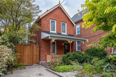 541 Mcleod St, House other with 3 bedrooms, 2 bathrooms and 2 parking in Ottawa ON | Image 2