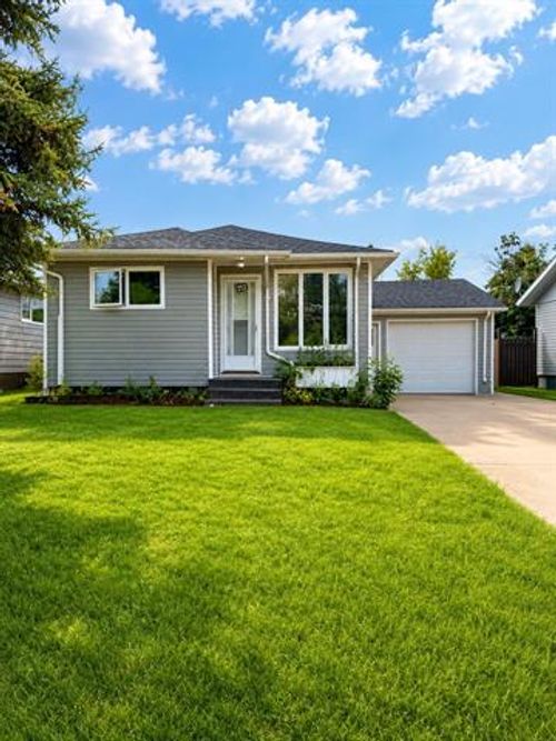 212 2nd Ave S, Swan River, MB, R0L1Z0 | Card Image