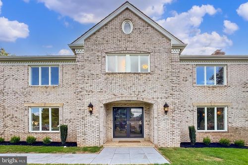 6294 Dunaway Ct, MCLEAN, VA, 22101-2204 | Card Image