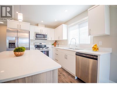 175 - 8800 Dallas Dr, Home with 2 bedrooms, 2 bathrooms and 3 parking in Kamloops BC | Image 2