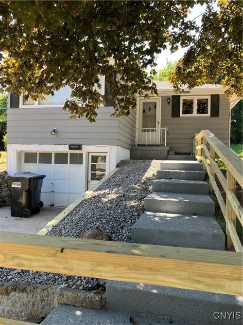 808 Northway St, Syracuse, NY, 13224-1323 | Card Image