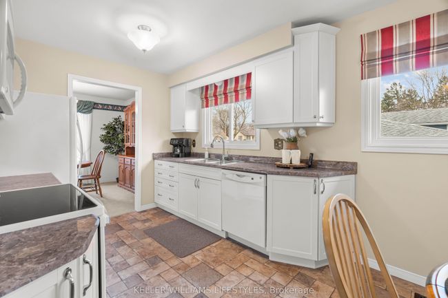 60 James St N, House other with 3 bedrooms, 2 bathrooms and 2 parking in Forest ON | Image 13