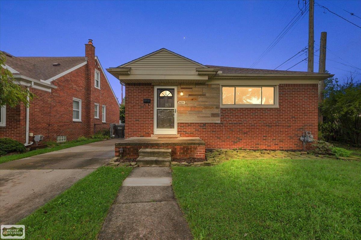 Cortland Ave, Allen Park, MI 48101