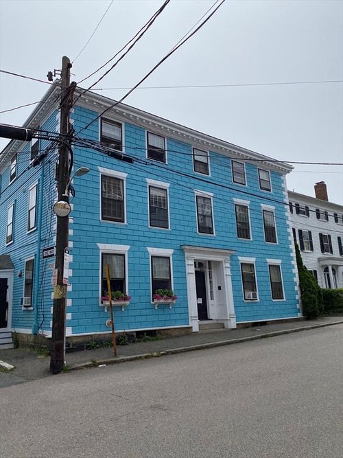 apt-9-52 Washington St, Marblehead, MA, 01945-3582 | Card Image