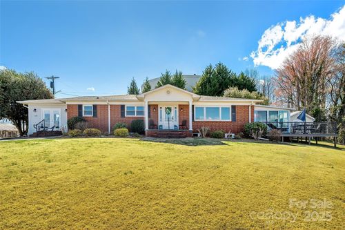 100 Summit St, Marion, NC, 28752-4379 | Card Image