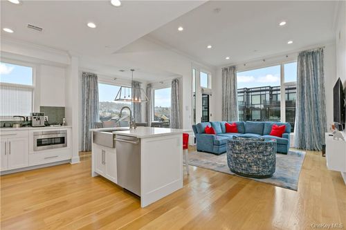 400-45 Hudson View Way, Tarrytown, NY, 10591-7524 | Card Image