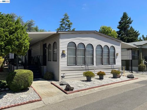 1285 Sussex Way, Hayward, CA, 94544-6314 | Card Image
