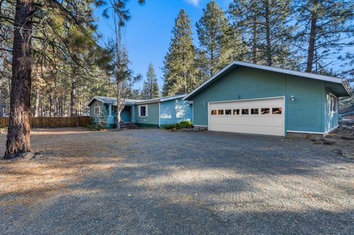 18882 River Woods Dr, Bend, OR, 97702-7905 | Card Image
