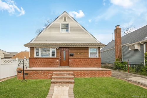 1406 M St, Elmont, NY, 11003-3712 | Card Image