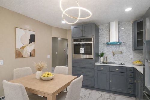 2085 Memorial Dr, South Hadley, MA, 01075-3043 | Card Image