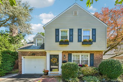 20 Revere Dr E, Floral Park, NY, 11001-2815 | Card Image
