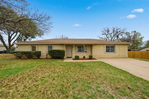 416 E Johnson St, Hewitt, TX, 76643-3425 | Card Image