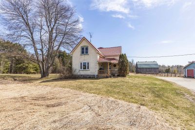 1061 Taverner Rd, House other with 5 bedrooms, 3 bathrooms and 6 parking in Gravenhurst ON | Image 2