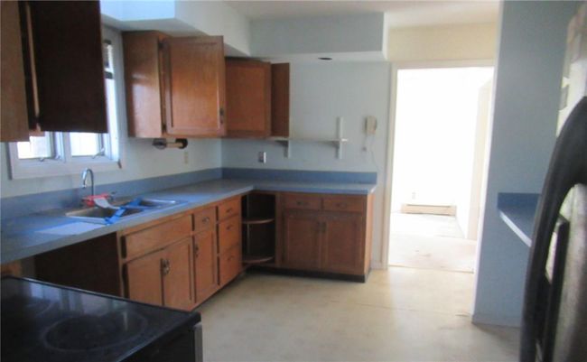 Kitchen with sink | Image 5