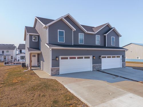 401 B Jenny Ln, Heyworth, IL, 61745-7709 | Card Image