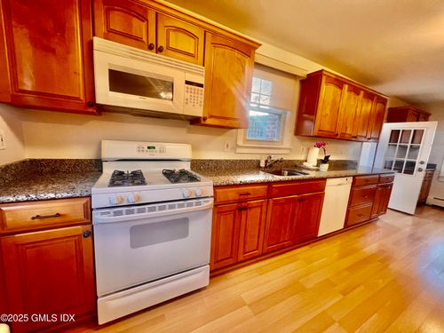 2nd-80 Josephine Evaristo Ave, Greenwich, CT, 06830-6247 | Card Image