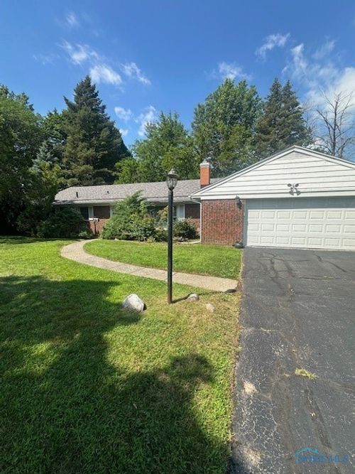 2020 W Crest Dr, Toledo, OH, 43614-1804 | Card Image