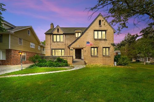 219 E Saint Charles Rd, Elmhurst, IL, 60126-3582 | Card Image