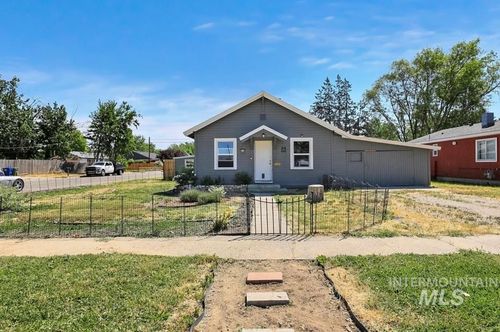 536 N 10th St, Payette, ID, 83661-2432 | Card Image