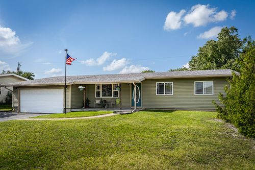 415 Saginaw Dr, Valparaiso, IN, 46385 | Card Image
