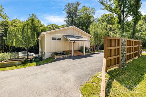 506 Hiawassee Ave, Black Mountain, NC, 28711-2831 | Card Image