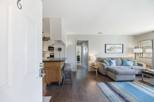 apt-6-3701 Riverside Dr, Tulsa, OK, 74105-3059 | Card Image