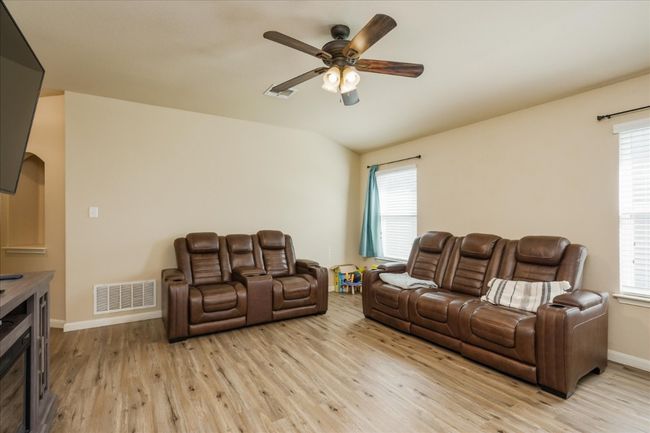 138 Talon Dr, House other with 3 bedrooms, 2 bathrooms and 4 parking in Luling TX | Image 4