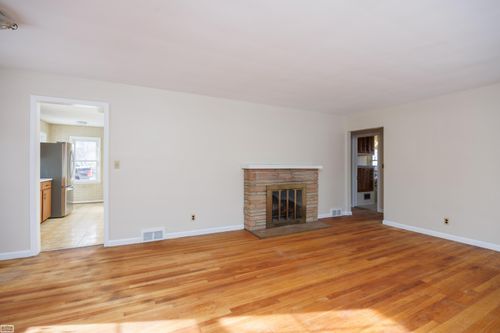 2403 Crooks Rd, Royal Oak, MI, 48073-3307 | Card Image