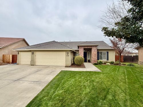 1520 W San Lucia Ave, Porterville, CA, 93257-6673 | Card Image