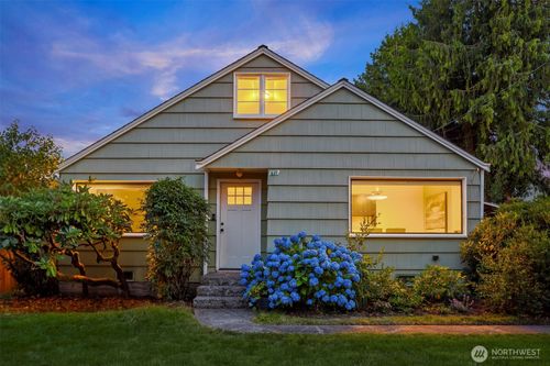 611 N 143rd St, Seattle, WA, 98133-6901 | Card Image