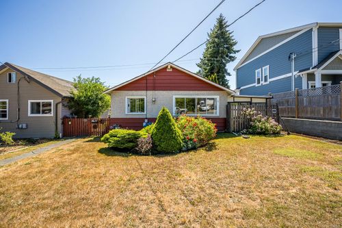 714 12th St, Courtenay, BC, V9N1V4 | Card Image